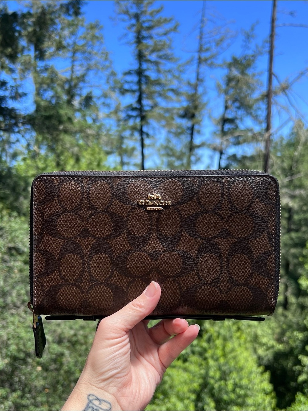 COACH Double Zip-Around Travel Wallet Signature Canvas BLK/BRN w Gold Hardware